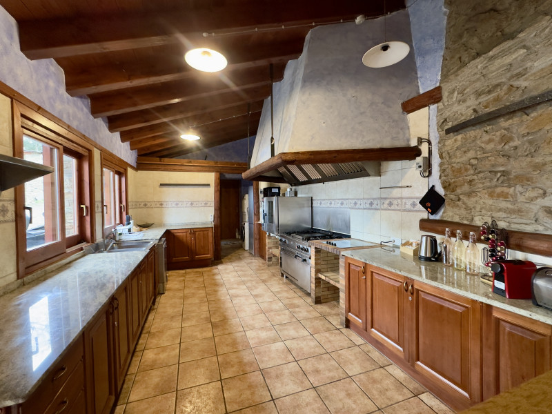 Cuina espaiosa i equipada